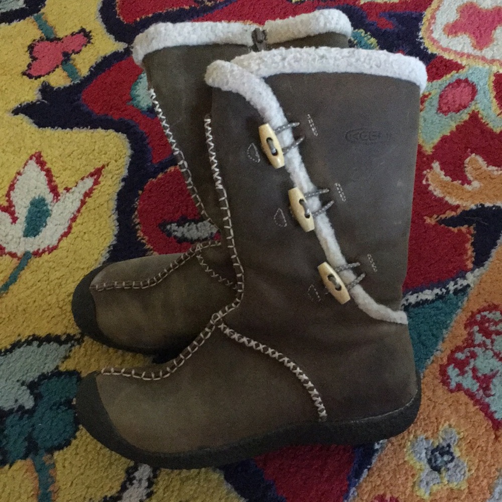 Cold weather comfy fashion boots